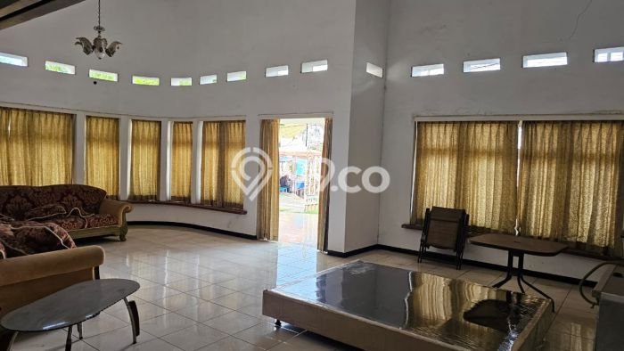 Rumah Elit Modern Siap Huni di Pabean Cantikan Surabaya Rumah Elit Modern Siap Huni di Pabean Cantikan Surabaya