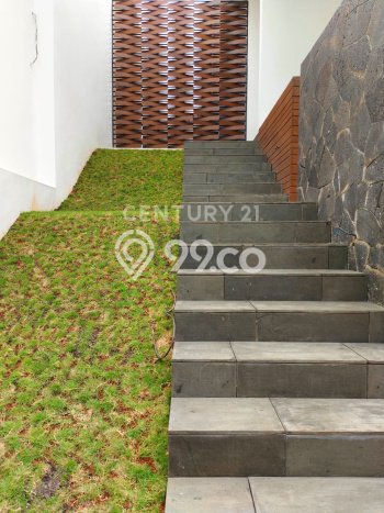 Ready to Use! Luxury House LT 264m2 Desain Modern di Pondok Indah Ready to Use! Luxury House LT 264m2 Desain Modern di Pondok Indah
