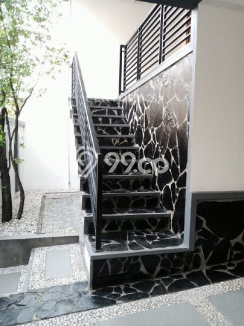 Rumah Eksklusif Siap Huni LT 206m2 di Palmerah, Jakarta Barat Rumah Eksklusif Siap Huni LT 206m2 di Palmerah, Jakarta Barat