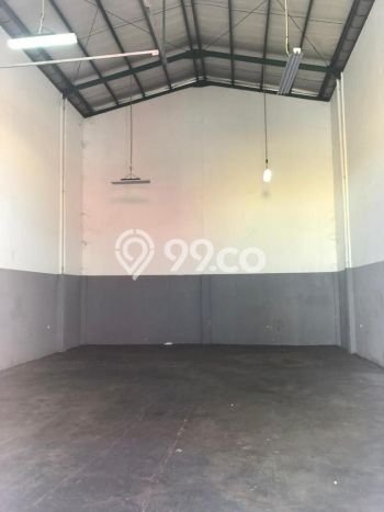 For Rent Gudang Kawasan Premium di Cakung, Luas 162m², Siap Usaha For Rent Gudang Kawasan Premium di Cakung, Luas 162m², Siap Usaha