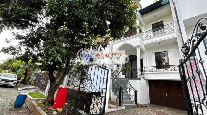 Rumah Elit LB 220m2 Siap Huni Desain Elegan di Pantai Indah Kapuk, Jakarta Utara Rumah Elit LB 220m2 Siap Huni Desain Elegan di Pantai Indah Kapuk, Jakarta Utara