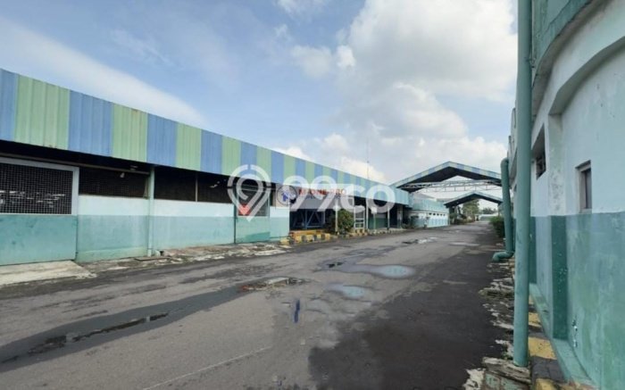 PROSPEK BAGUS! Pabrik di , Luas 30000m2m², Tingkat Keramaian Tinggi PROSPEK BAGUS! Pabrik di , Luas 30000m2m², Tingkat Keramaian Tinggi