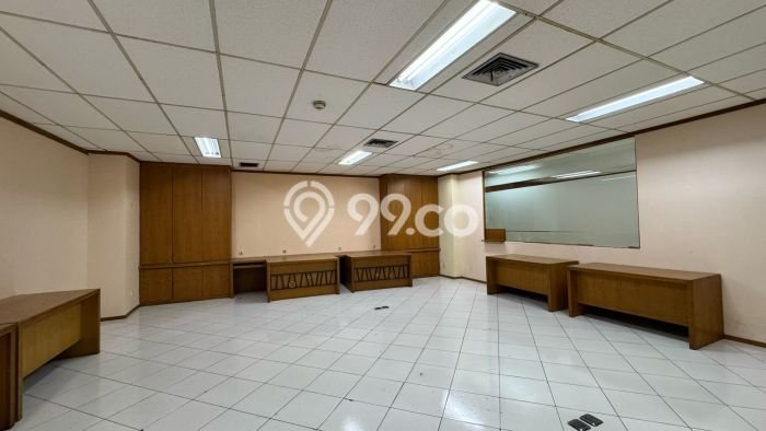 Kantor Strategis di Menteng, Luas 2560m², Area Komersial, Lokasi Ramai Kantor Strategis di Menteng, Luas 2560m², Area Komersial, Lokasi Ramai