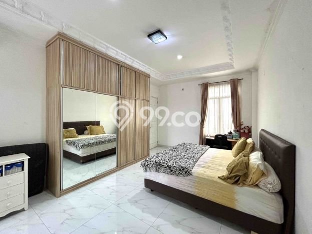 Siap Huni Rumah Mewah 6 Kamar di Tebet Dekat ke Mana Pun Siap Huni Rumah Mewah 6 Kamar di Tebet Dekat ke Mana Pun