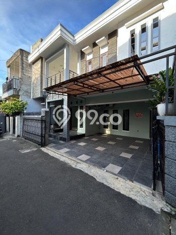 Rumah Strategis Modern Lb 180m2 di Tebet, Jakarta Selatan Rumah Strategis Modern Lb 180m2 di Tebet, Jakarta Selatan
