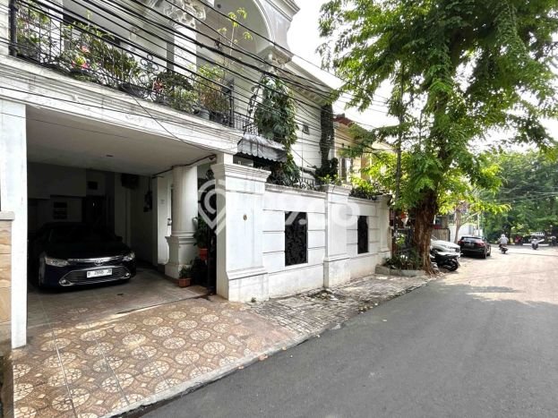 Siap Huni Rumah Mewah 6 Kamar di Tebet Dekat ke Mana Pun Siap Huni Rumah Mewah 6 Kamar di Tebet Dekat ke Mana Pun