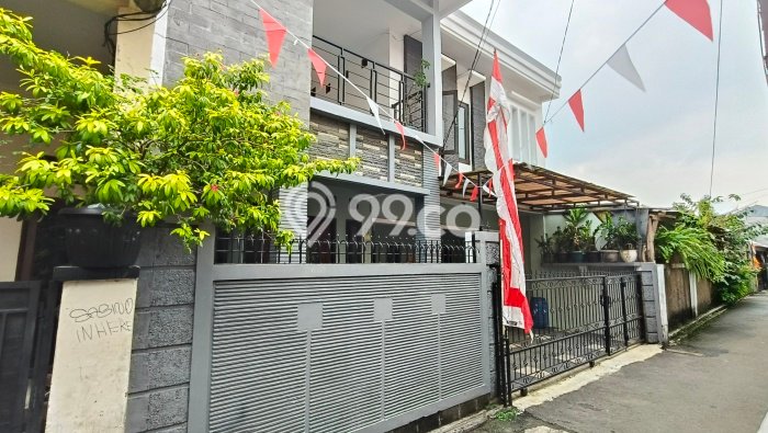 Rumah Strategis Modern Lb 180m2 di Tebet, Jakarta Selatan Rumah Strategis Modern Lb 180m2 di Tebet, Jakarta Selatan