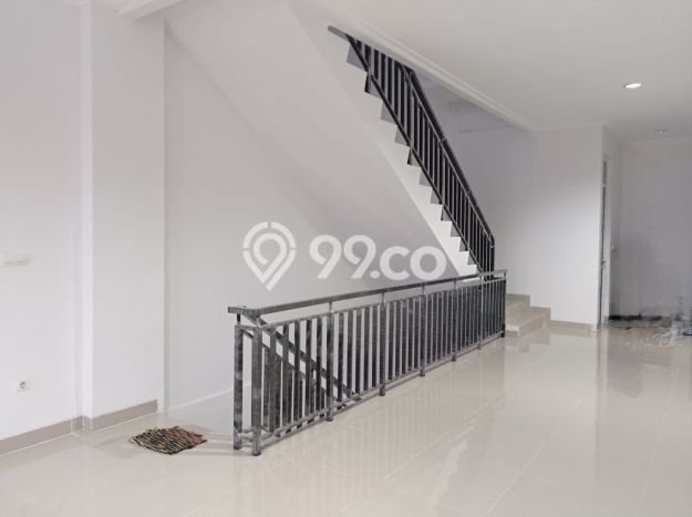 LOKASI PREMIUM! Ruko di Kelapa Gading, Luas 270m², Lokasi Berkembang LOKASI PREMIUM! Ruko di Kelapa Gading, Luas 270m², Lokasi Berkembang