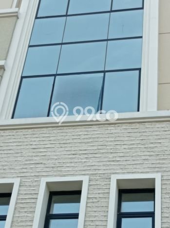 LOKASI PREMIUM! Ruko di Kelapa Gading, Luas 270m², Lokasi Berkembang LOKASI PREMIUM! Ruko di Kelapa Gading, Luas 270m², Lokasi Berkembang