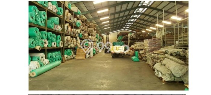 Unit Gudang Disewakan di Pegangsaan di Area Ramai & Strategis Unit Gudang Disewakan di Pegangsaan di Area Ramai & Strategis
