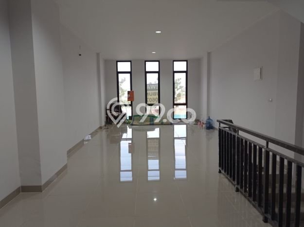 LOKASI PREMIUM! Ruko di Kelapa Gading, Luas 270m², Lokasi Berkembang LOKASI PREMIUM! Ruko di Kelapa Gading, Luas 270m², Lokasi Berkembang