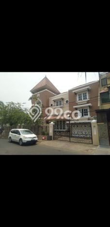 Rumah Mewah LB 283m2 Siap Pakai Desain Elegan di Citra Garden, Jakarta Barat Rumah Mewah LB 283m2 Siap Pakai Desain Elegan di Citra Garden, Jakarta Barat