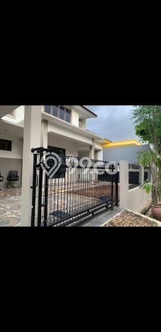 Ready to Use! Premium House LT 216m2 Desain Elegan di Kemang Pratama Ready to Use! Premium House LT 216m2 Desain Elegan di Kemang Pratama