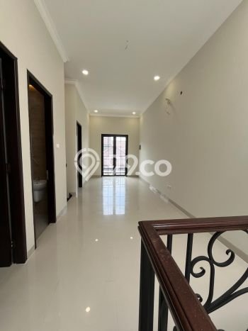 Hunian Mewah LB 155m2 Siap Huni Desain Elegan di Rawamangun, Jakarta Timur Hunian Mewah LB 155m2 Siap Huni Desain Elegan di Rawamangun, Jakarta Timur