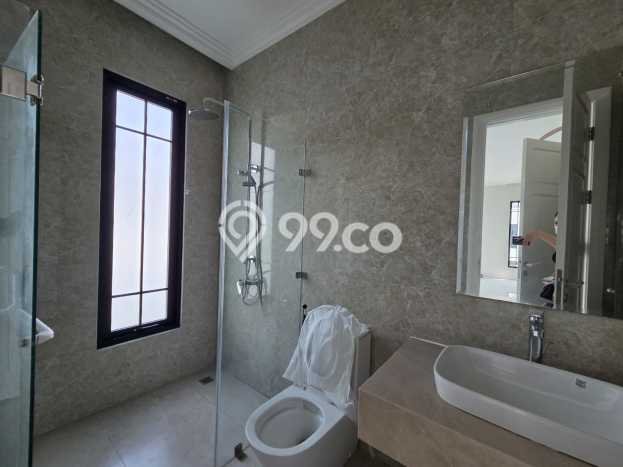 Disewakan! Rumah 5 Kamar Tidur &
4 Kamar Mandi di Summarecon Crown Gading, Bekasi Disewakan! Rumah 5 Kamar Tidur &
4 Kamar Mandi di Summarecon Crown Gading, Bekasi