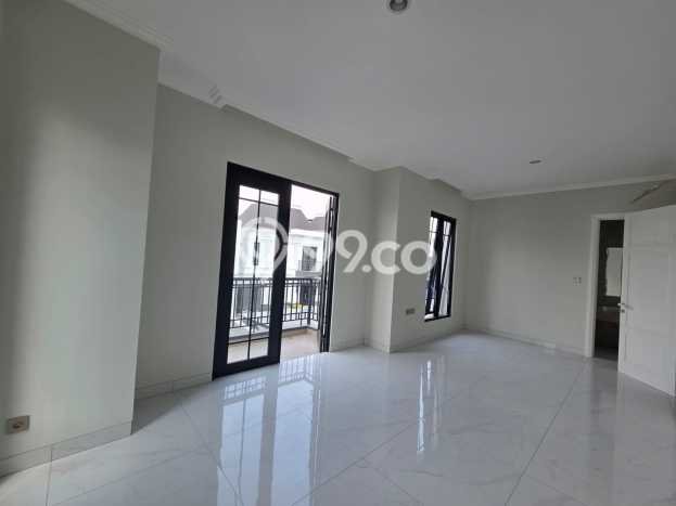 Rumah sewa siap huni 5 Kamar Tidur di Summarecon Crown Gading, Bekasi Rumah sewa siap huni 5 Kamar Tidur di Summarecon Crown Gading, Bekasi