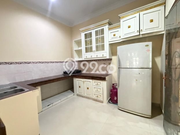 Disewakan! Rumah 5 Kamar Tidur &
4 Kamar Mandi di Muara Karang, Jakarta Utara Disewakan! Rumah 5 Kamar Tidur &
4 Kamar Mandi di Muara Karang, Jakarta Utara