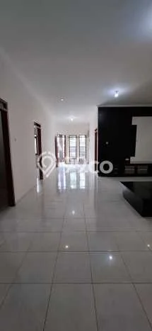 Disewakan Rumah Harga Terjangkau di Taman Holis Indah Bandung dengan 3 Kamar Tidur Disewakan Rumah Harga Terjangkau di Taman Holis Indah Bandung dengan 3 Kamar Tidur