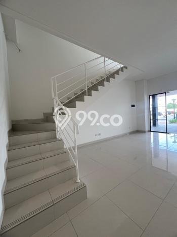LOKASI PREMIUM! Ruko di Cakung, Luas 170m2m², Jalan Strategis LOKASI PREMIUM! Ruko di Cakung, Luas 170m2m², Jalan Strategis