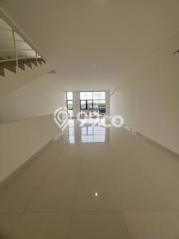 LOKASI PREMIUM! Ruko di Cakung, Luas 170m2m², Jalan Strategis LOKASI PREMIUM! Ruko di Cakung, Luas 170m2m², Jalan Strategis