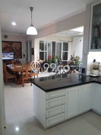 Dijual Rumah Luas Elegan Dengan View Cantik di Pondok Bambu, Jakarta Timur Dijual Rumah Luas Elegan Dengan View Cantik di Pondok Bambu, Jakarta Timur