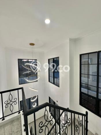 Rumah Strategis Minimalis Lb 180m2 di Cikarang Pusat, Bekasi Rumah Strategis Minimalis Lb 180m2 di Cikarang Pusat, Bekasi