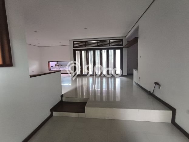 Rumah Cantik Siap Huni Di Batununggal Luas 400m2 Lokasi Strategis Rumah Cantik Siap Huni Di Batununggal Luas 400m2 Lokasi Strategis
