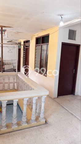 Dijual Rumah 6 Kamar Lokasi Ideal Nyaman dan Strategis di Rungkut Dijual Rumah 6 Kamar Lokasi Ideal Nyaman dan Strategis di Rungkut