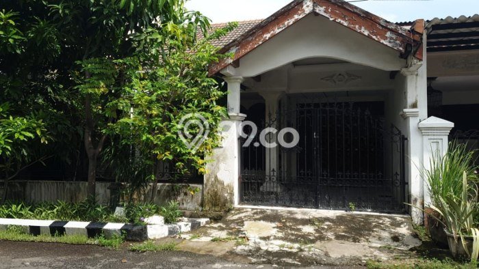 Dijual Rumah 6 Kamar Lokasi Ideal Nyaman dan Strategis di Rungkut Dijual Rumah 6 Kamar Lokasi Ideal Nyaman dan Strategis di Rungkut