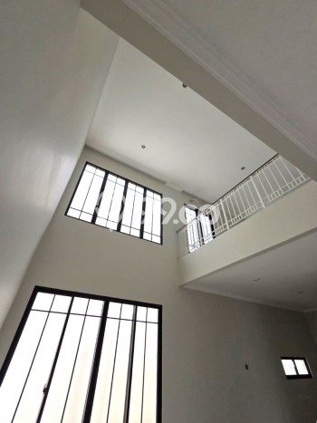 Disewakan! Rumah 3 Kamar Tidur &
3 Kamar Mandi di Summarecon Crown Gading, Bekasi Disewakan! Rumah 3 Kamar Tidur &
3 Kamar Mandi di Summarecon Crown Gading, Bekasi