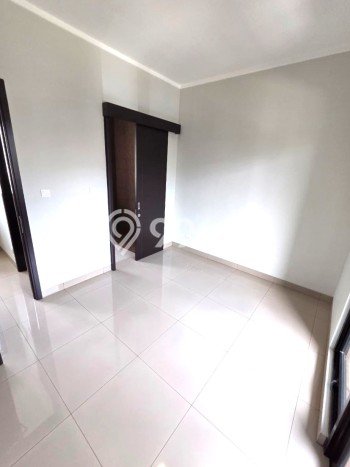 Disewakan! Rumah 3 Kamar Tidur &
2 Kamar Mandi di Summarecon Crown Gading, Bekasi Disewakan! Rumah 3 Kamar Tidur &
2 Kamar Mandi di Summarecon Crown Gading, Bekasi