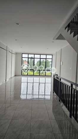 Ruko Disewa di Bekasi dengan LB 243m2 Area Komersial Ramai Ruko Disewa di Bekasi dengan LB 243m2 Area Komersial Ramai