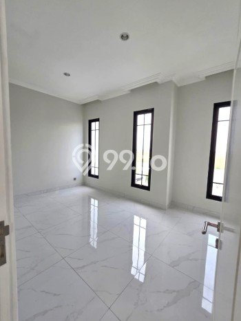 Disewakan! Rumah 3 Kamar Tidur &
3 Kamar Mandi di Summarecon Crown Gading, Bekasi Disewakan! Rumah 3 Kamar Tidur &
3 Kamar Mandi di Summarecon Crown Gading, Bekasi