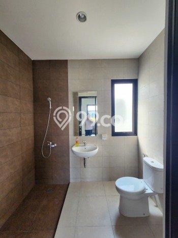 Sewa Rumah Murah di Summarecon Crown Gading Bekasi dengan 3 KT Sewa Rumah Murah di Summarecon Crown Gading Bekasi dengan 3 KT