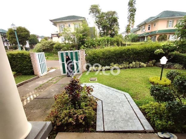 Rumah Strategis Modern Lb 240m2 di Cipanas, Cianjur Rumah Strategis Modern Lb 240m2 di Cipanas, Cianjur