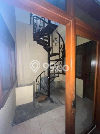 Rumah di Antapani, 6 KT, Lingkungan Elite, LT 270m2m² LB 200m2m² Rumah di Antapani, 6 KT, Lingkungan Elite, LT 270m2m² LB 200m2m²