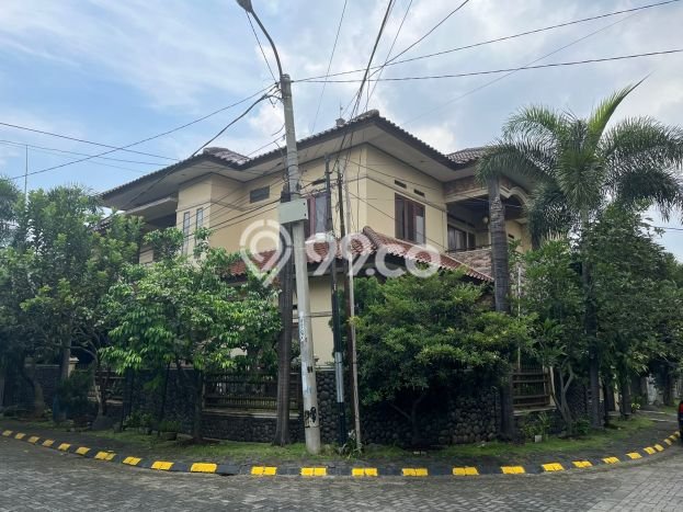 HARGA SPECIAL! Rumah Asri di Batununggal, Luas 390m2m² LB 500m2m² HARGA SPECIAL! Rumah Asri di Batununggal, Luas 390m2m² LB 500m2m²