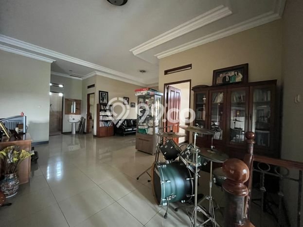 HARGA SPECIAL! Rumah Asri di Batununggal, Luas 390m2m² LB 500m2m² HARGA SPECIAL! Rumah Asri di Batununggal, Luas 390m2m² LB 500m2m²
