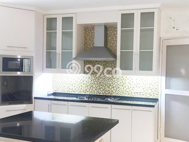 Hunian Ideal dengan LT 579m2 & LB 470m2 Disewakan di Cipete Hunian Ideal dengan LT 579m2 & LB 470m2 Disewakan di Cipete