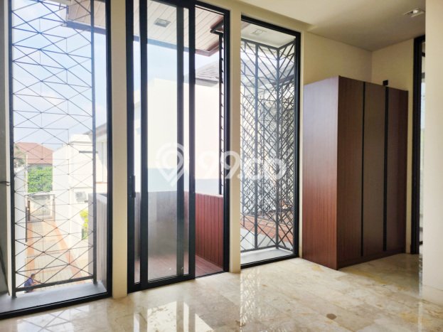 Jual Rumah Mewah Megah Dengan View Cantik di Kemang, Jakarta Selatan Jual Rumah Mewah Megah Dengan View Cantik di Kemang, Jakarta Selatan