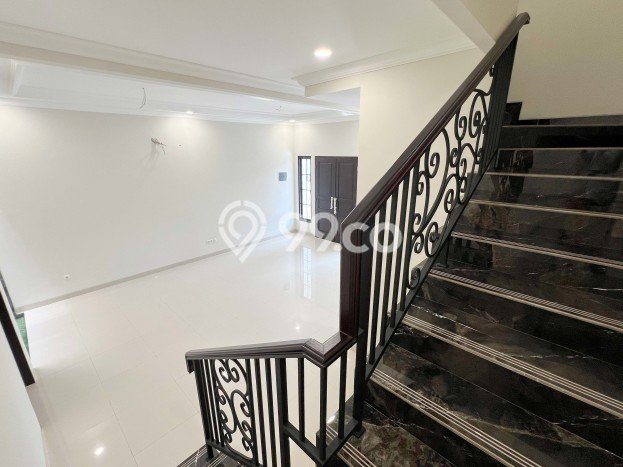 Dijual Rumah Premium dengan Fasilitas Sekitar Lengkap di Duren Sawit, Jakarta Timur Dijual Rumah Premium dengan Fasilitas Sekitar Lengkap di Duren Sawit, Jakarta Timur