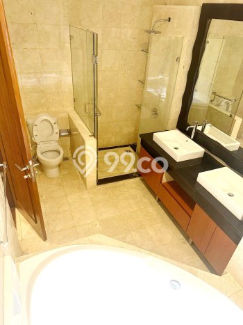 Rumah Kondisi Baik Disewakan di Kemang, Jakarta Selatan LT 460m2, LB 450m2 Rumah Kondisi Baik Disewakan di Kemang, Jakarta Selatan LT 460m2, LB 450m2