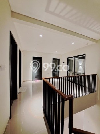 Ready to Use! Luxury House LT 121m2 Desain Elegan di Gading Serpong Ready to Use! Luxury House LT 121m2 Desain Elegan di Gading Serpong