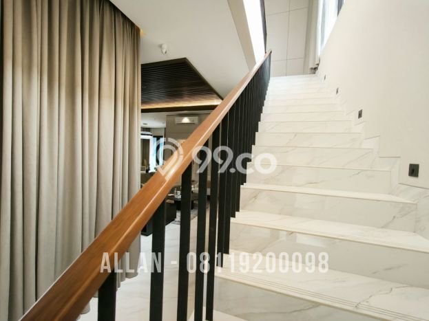 Dijual Rumah Luas Elegan Dengan View Cantik di Gading Serpong, Tangerang Dijual Rumah Luas Elegan Dengan View Cantik di Gading Serpong, Tangerang