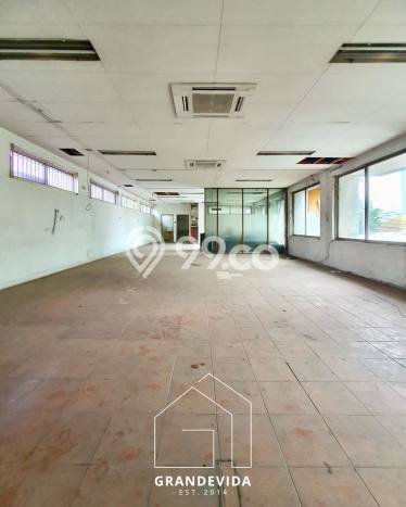 Unit Gudang Dijual di Jakarta Selatan LT 996m2 & LB 672m2 Unit Gudang Dijual di Jakarta Selatan LT 996m2 & LB 672m2