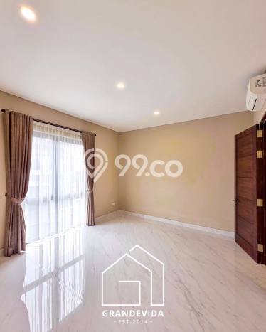 Rumah Elit Modern Tanpa Renovasi di Pondok Indah Jakarta Selatan Rumah Elit Modern Tanpa Renovasi di Pondok Indah Jakarta Selatan