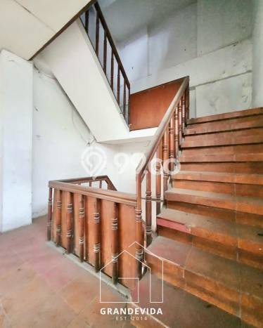 Unit Gudang Dijual di Jakarta Selatan LT 996m2 & LB 672m2 Unit Gudang Dijual di Jakarta Selatan LT 996m2 & LB 672m2