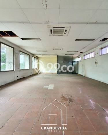 Unit Gudang Dijual di Jakarta Selatan LT 996m2 & LB 672m2 Unit Gudang Dijual di Jakarta Selatan LT 996m2 & LB 672m2