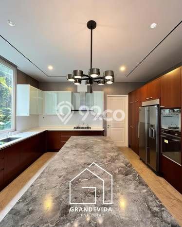 Siap Huni Rumah Mewah 6 Kamar di Kebayoran Baru Dekat ke Mana Saja Siap Huni Rumah Mewah 6 Kamar di Kebayoran Baru Dekat ke Mana Saja