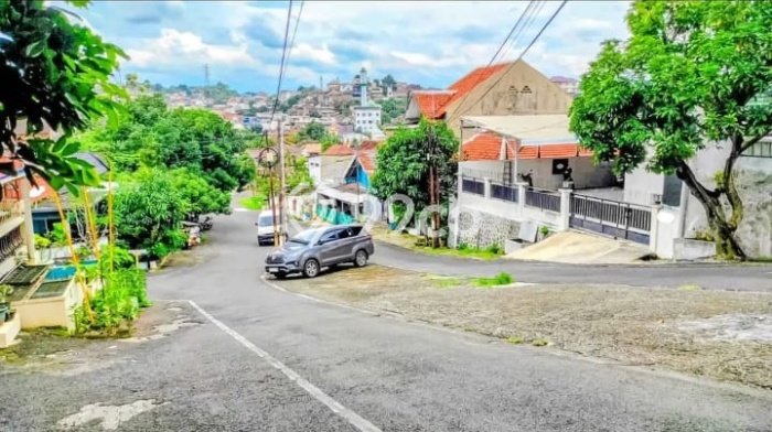 Dijual Segera Kost 9 Kamar, 9 Kamar Mandi di Semarang Barat, Semarang, Luas 200m2 Dijual Segera Kost 9 Kamar, 9 Kamar Mandi di Semarang Barat, Semarang, Luas 200m2